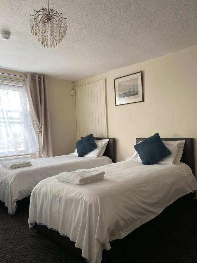 Black Lion Surbiton Экстерьер фото