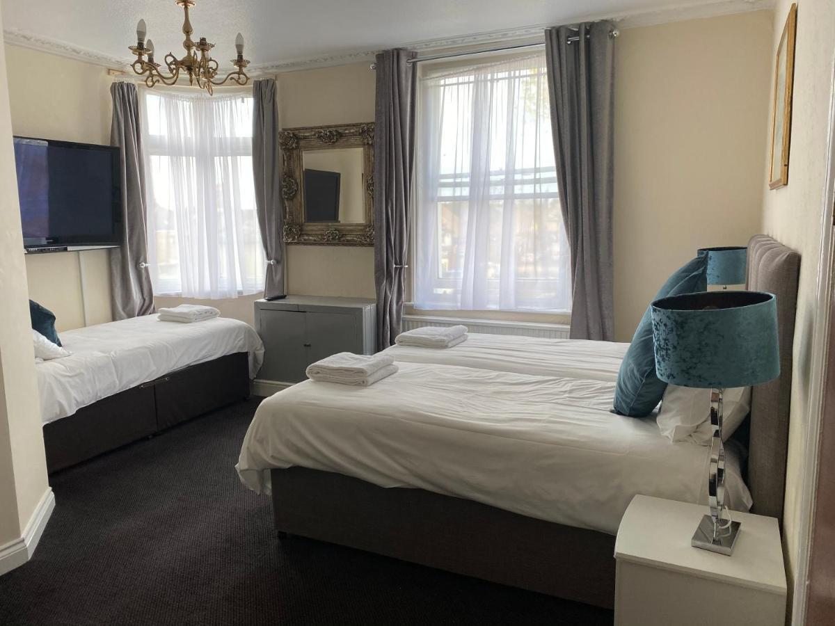 Black Lion Surbiton Экстерьер фото